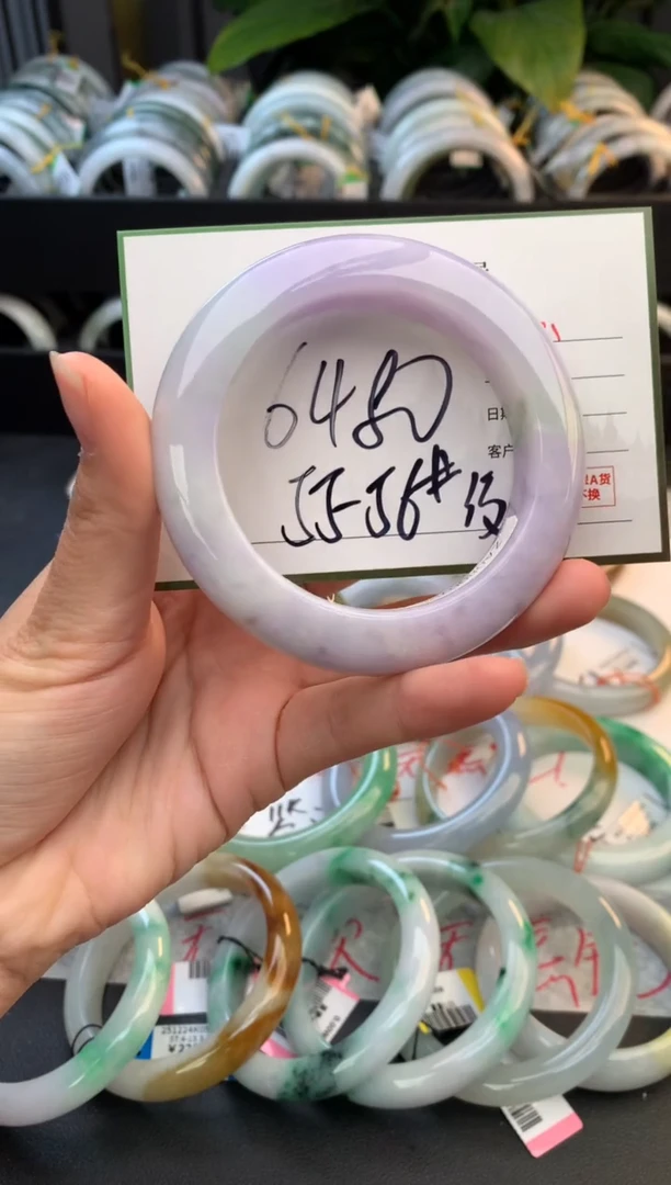 未镶嵌定制翡翠毛货需精细抛光+多人