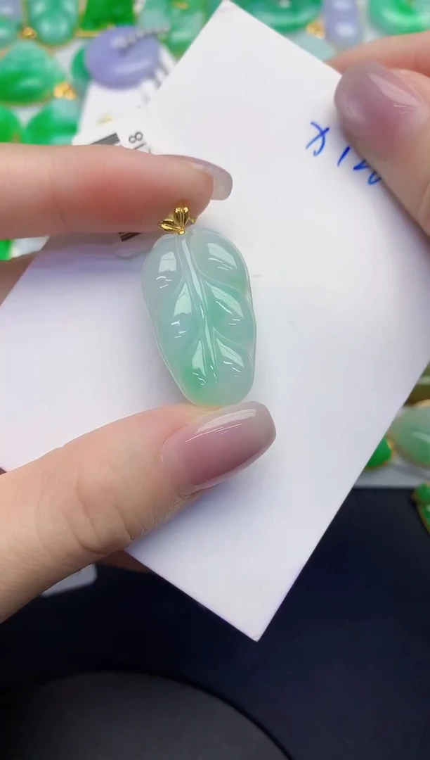 颈饰18K金镶嵌翡翠缅甸天然翡翠A货