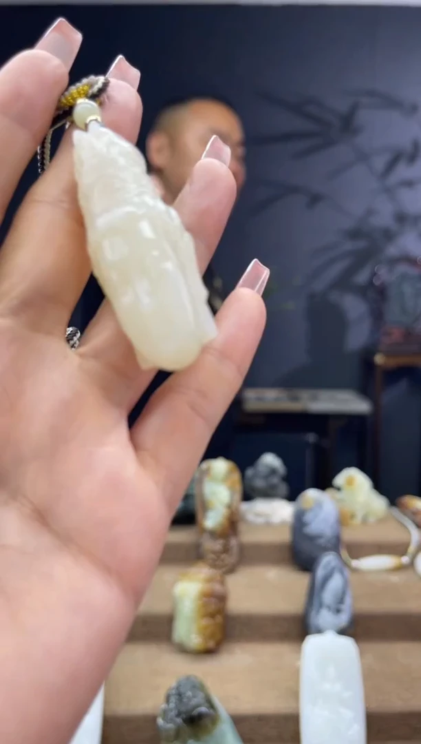 颈饰未镶嵌和田玉1