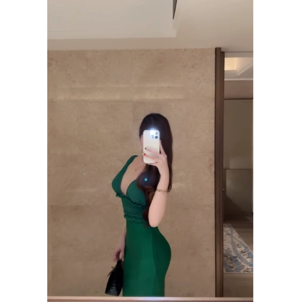 法式复古高级感轻奢质感绿色吊带连衣裙夏季新款性感女人味长裙潮