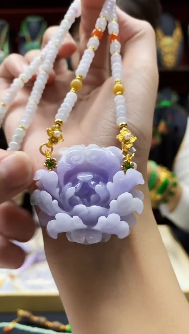 颈饰未镶嵌翡翠吊坠