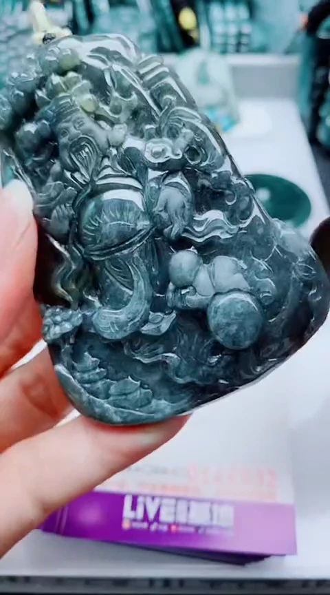 颈饰未镶嵌翡翠