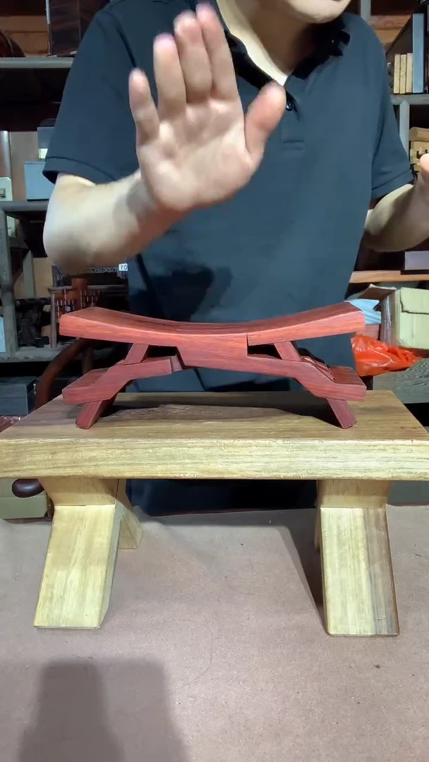 非洲紫檀（红花梨）瑕疵鲁班凳