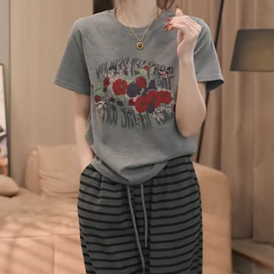 简约重工印花休闲短袖T恤女2025新款夏季时尚设计感气质圆领上衣
