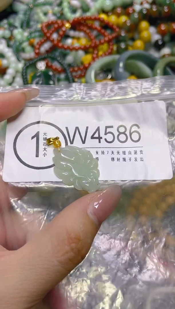 颈饰未镶嵌翡翠/W/翡翠A货，一件也是批发价