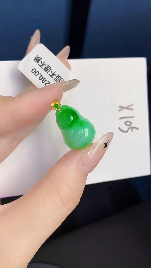 颈饰18K金镶嵌翡翠缅甸天然翡翠A货