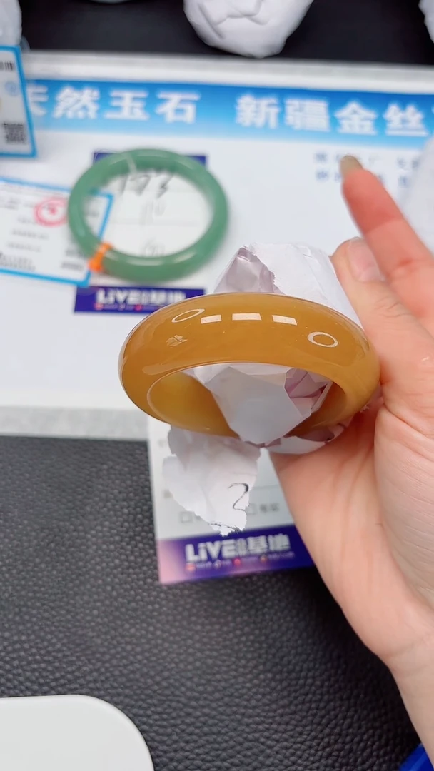 【闪购商品】石英质玉未镶嵌手镯174