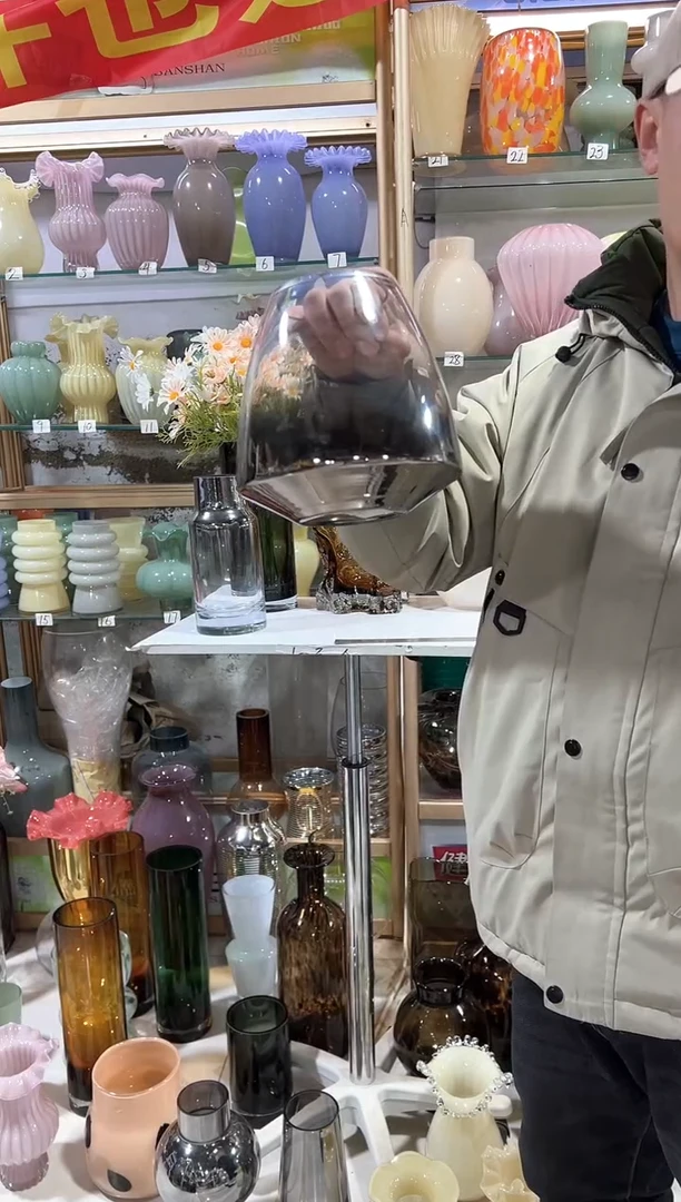 【闪购商品】无铅玻璃渐变花瓶