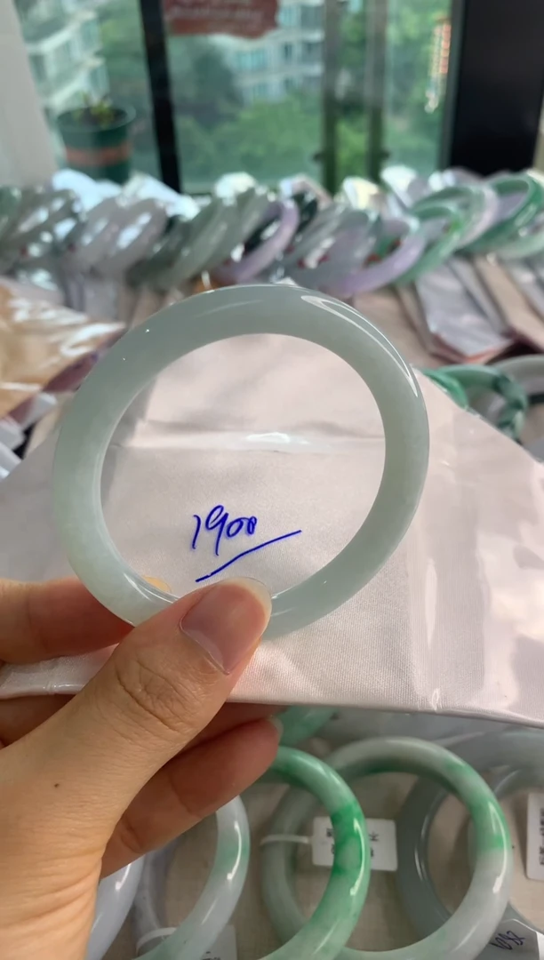 翡翠手镯未镶嵌圆条冰清水56