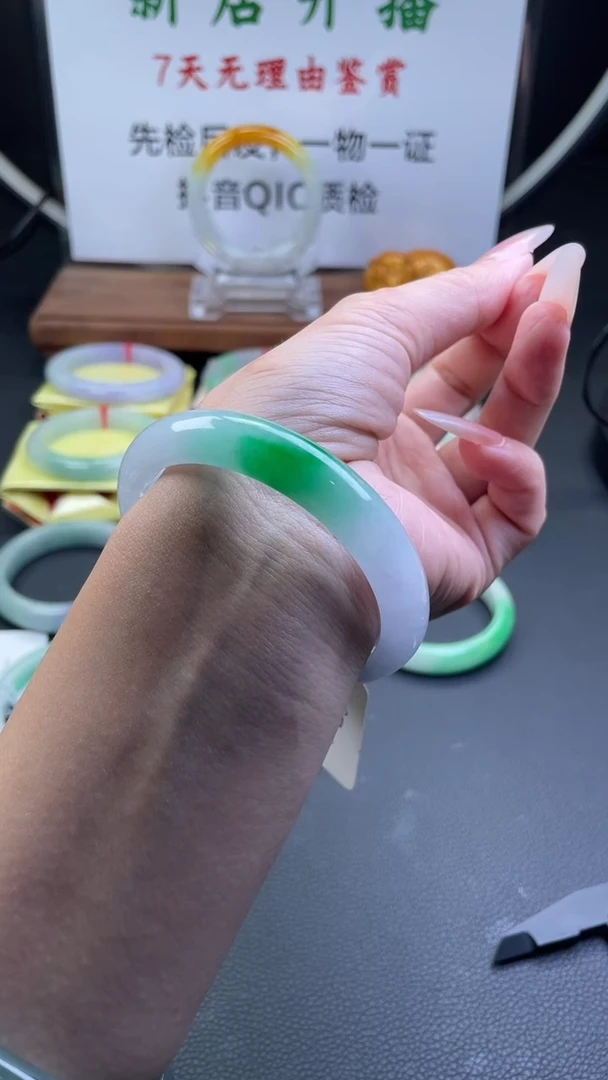 手镯闪购为准，一物一证