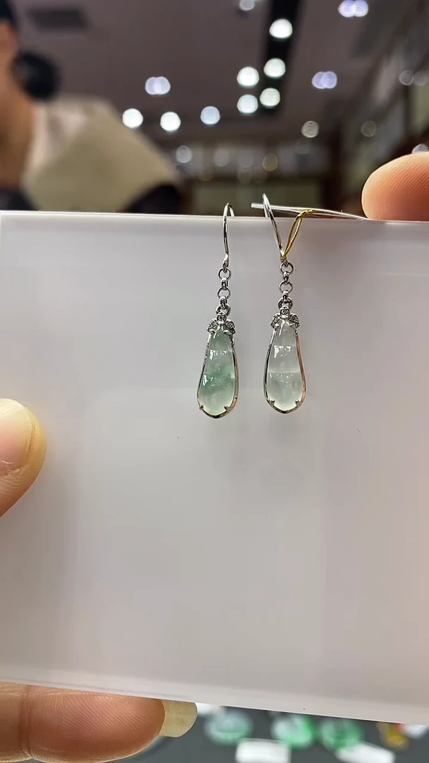 18K金镶嵌翡翠耳饰耳饰