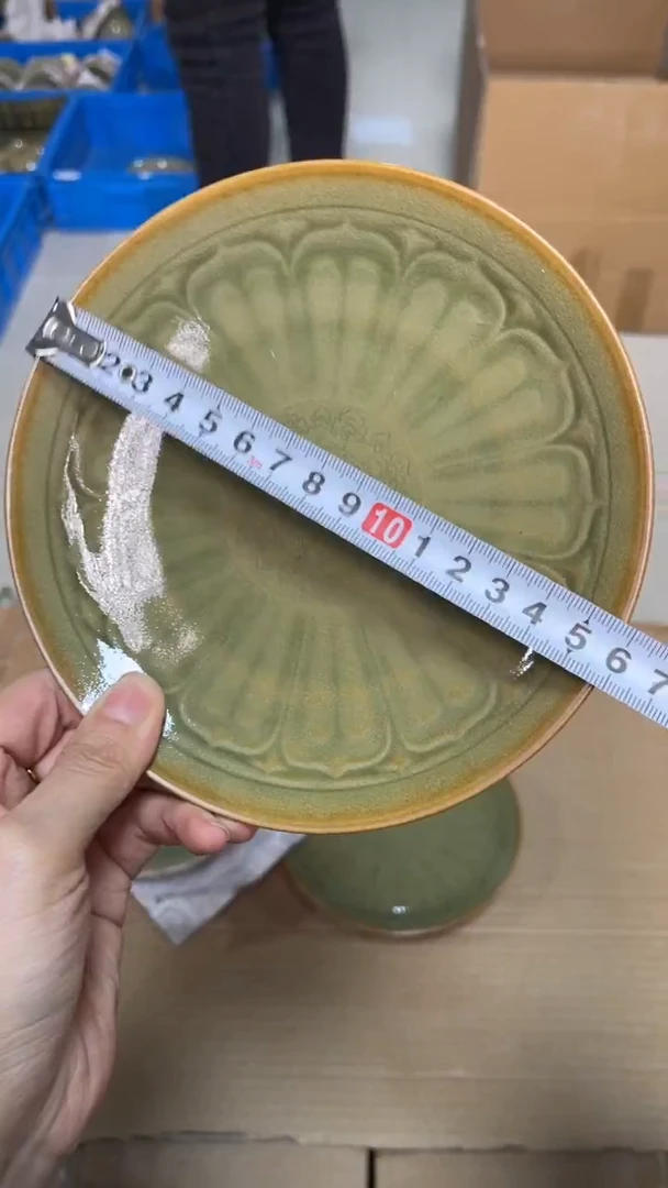 陶瓷橄榄绿莲瓣壶承 微瑕