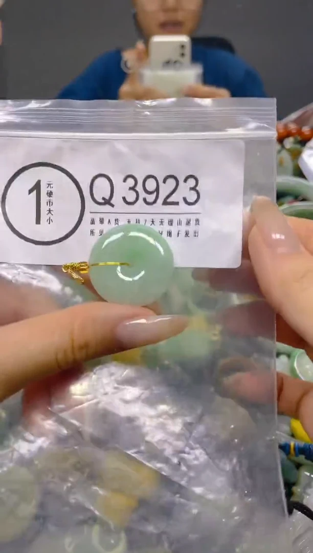 颈饰未镶嵌翡翠/ Q /翡翠A货，一件也是批发价