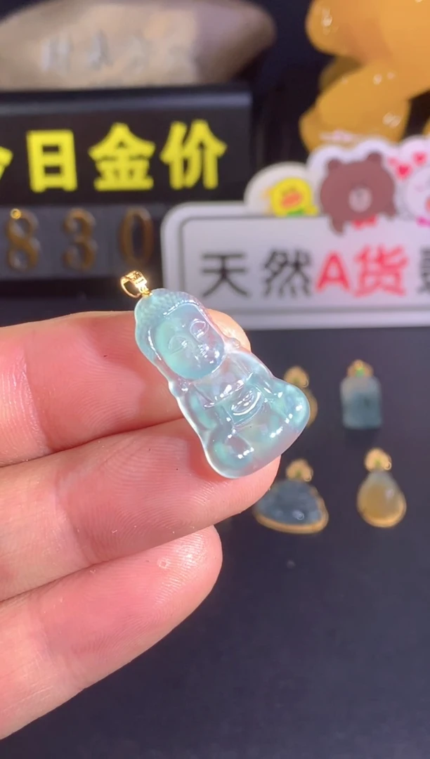 颈饰18K金镶嵌翡翠