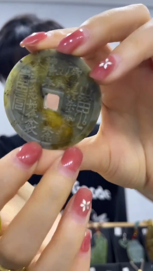 岫玉未镶嵌吊坠·