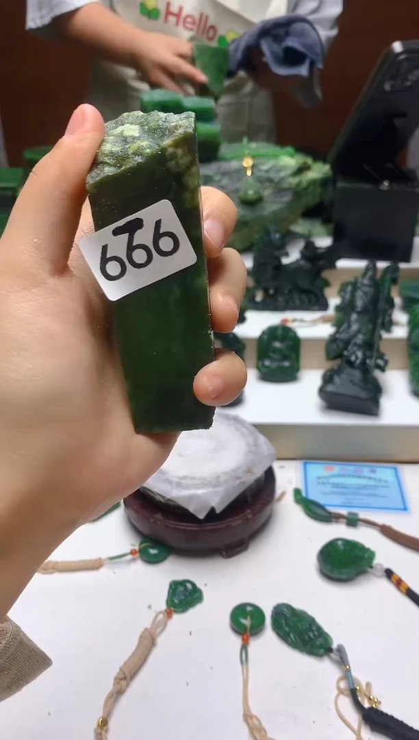 未镶嵌和田玉（碧玉）珠宝半成品0
