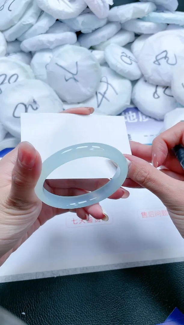 【闪购商品】石英质玉手镯未镶嵌17J123-56