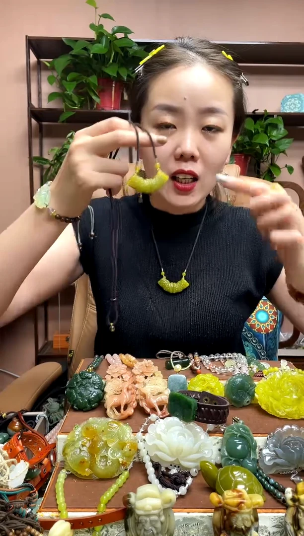 未镶嵌岫玉吊坠多样性发货发其中之一