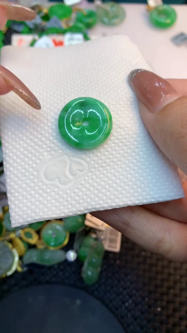 颈饰未镶嵌翡翠1