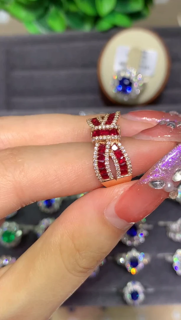 18K金镶嵌戒指红宝石1.5CT