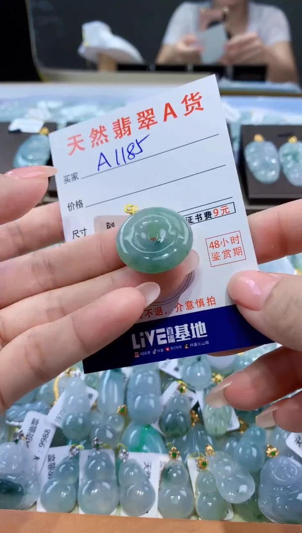 颈饰18K金镶嵌翡翠天然翡翠A货挂件