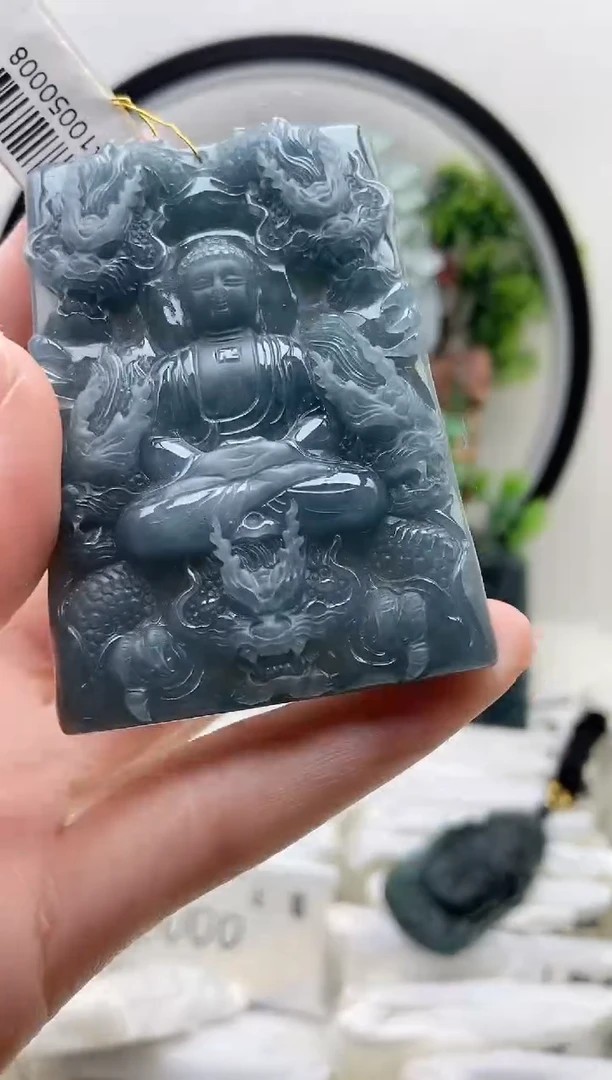 翡翠未镶嵌颈饰大日如来