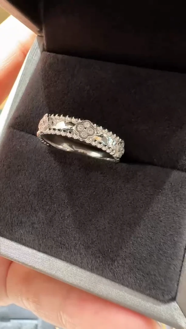 戒指/指环铂Pt950镶嵌合成碳硅石（莫桑石）花花戒子（现货13圈口）