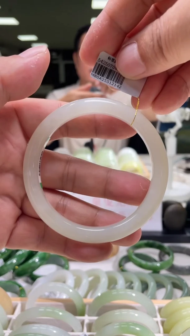 和田玉手镯未镶嵌63-64圈口 2142