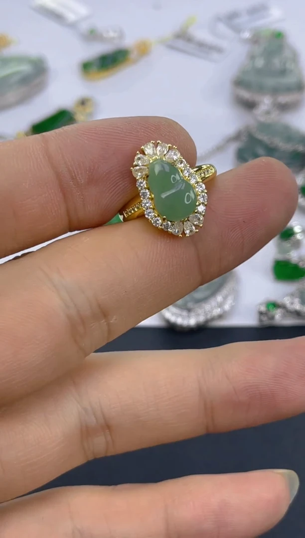 翡翠未镶嵌颈饰天然A货翡翠