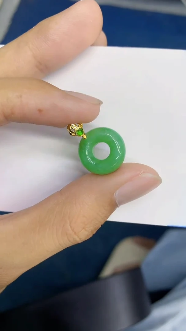 翡翠未镶嵌吊坠(不含链)              1