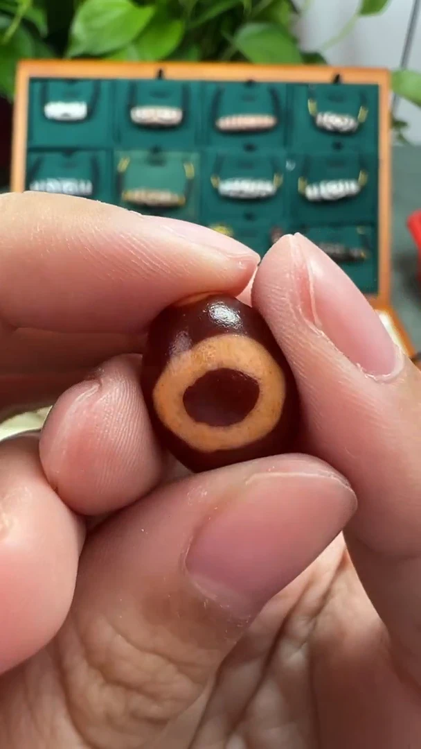玛瑙/玉髓（覆膜）颈饰未镶嵌28.(微瑕)