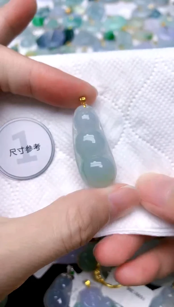 颈饰18K金镶嵌翡翠天然A货翡翠