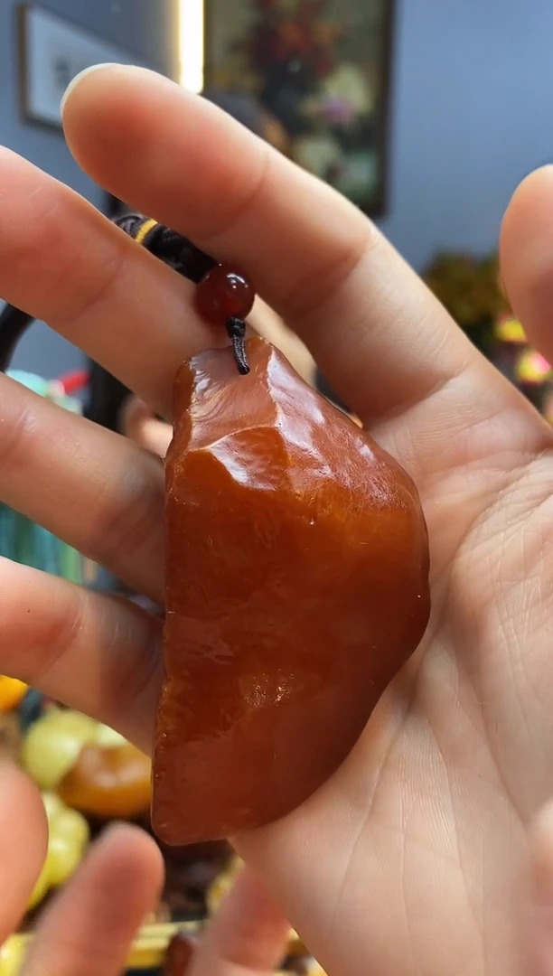 未镶嵌颈饰琥珀吊坠