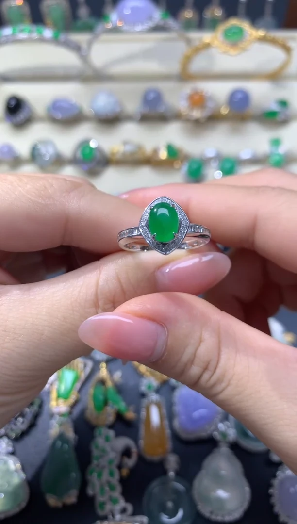 翡翠18K金镶嵌颈饰戒指