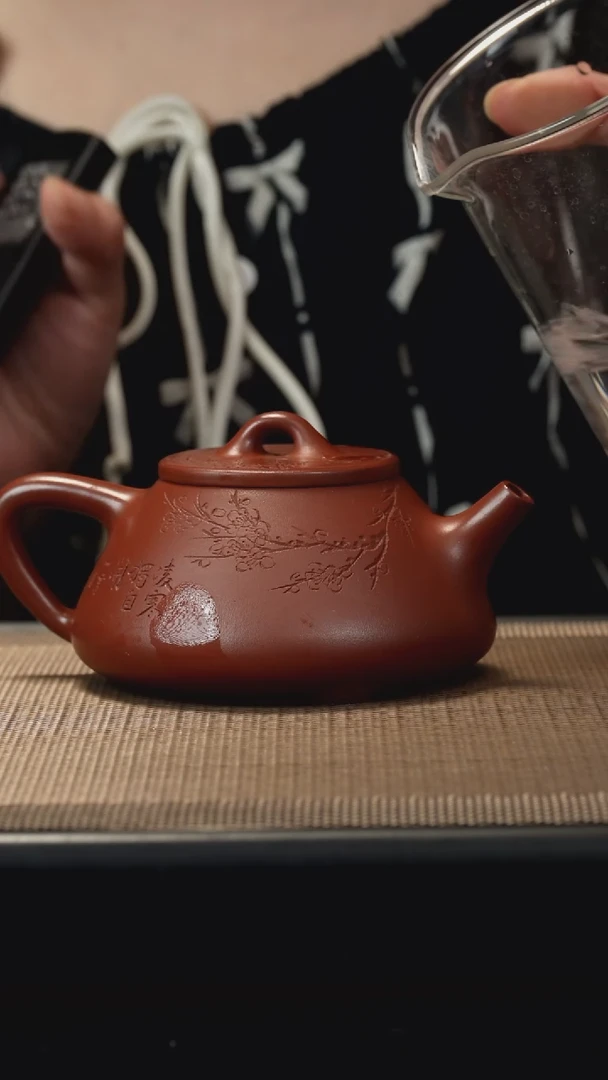 茶壶紫砂红皮龙刻绘平盖260CC