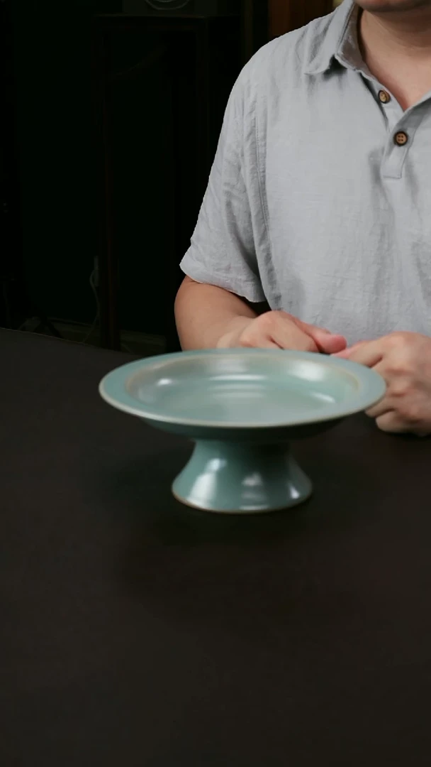 其他汝官窑偏绿高足果盘33