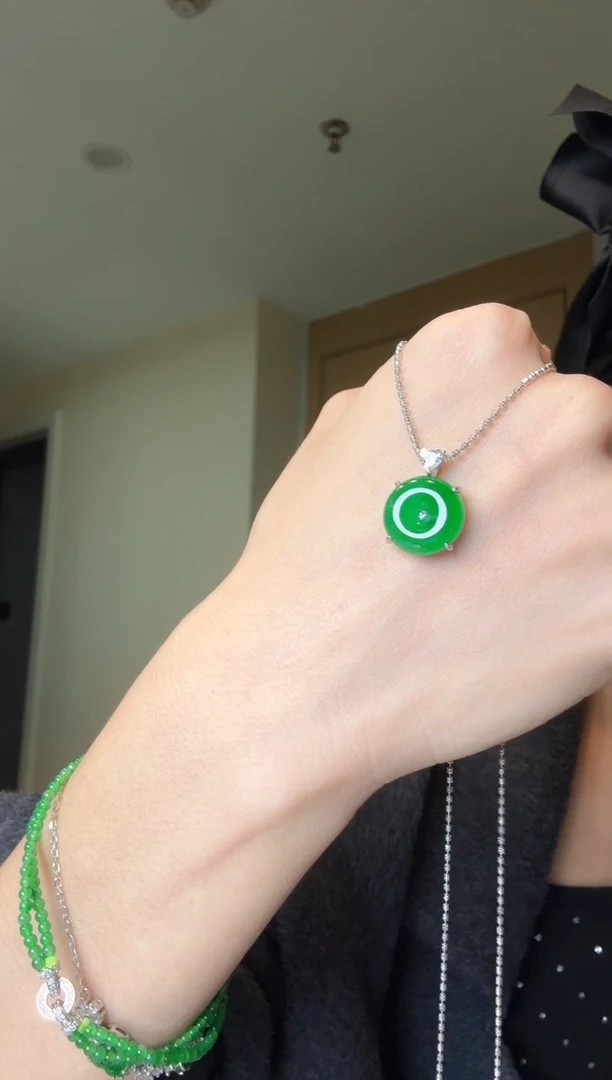 【闪购商品】翡翠吊坠(不含链)银S925镶嵌天然翡翠吊坠