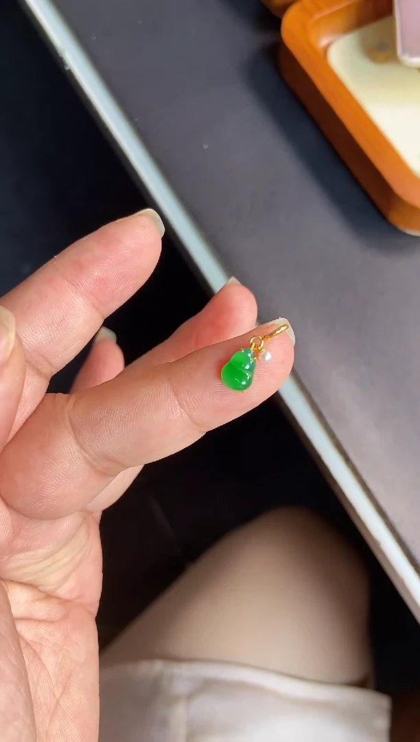 吊坠(不含链)18K金镶嵌翡翠1