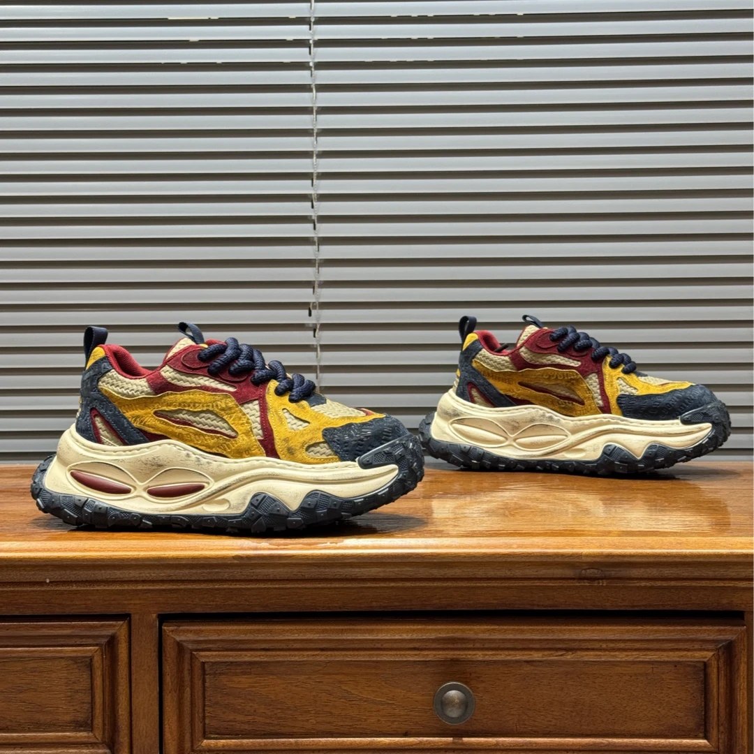 2025秋冬新款时尚百搭潮流轻奢复古风耐磨休闲男鞋（标准码数）