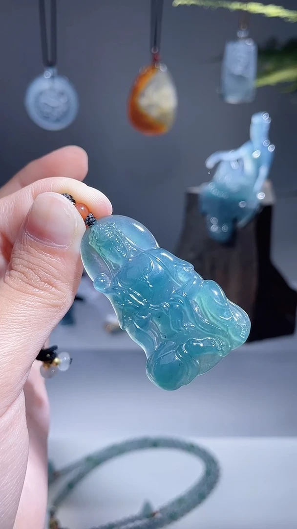 颈饰未镶嵌翡翠观音