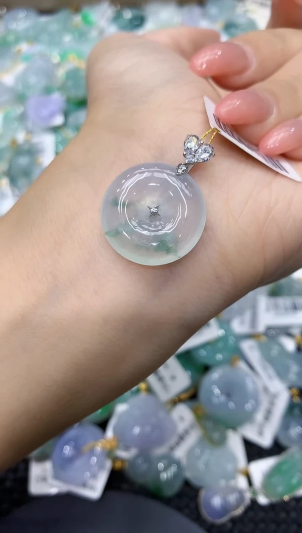 颈饰18K金镶嵌翡翠111111111111