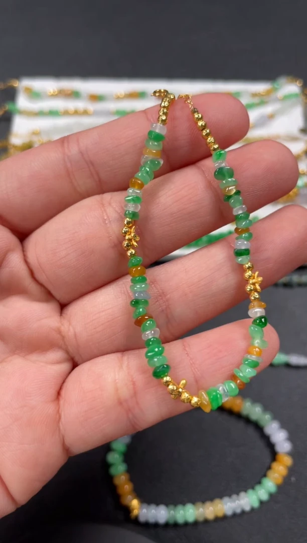 18K金镶嵌手链翡翠一条  P435