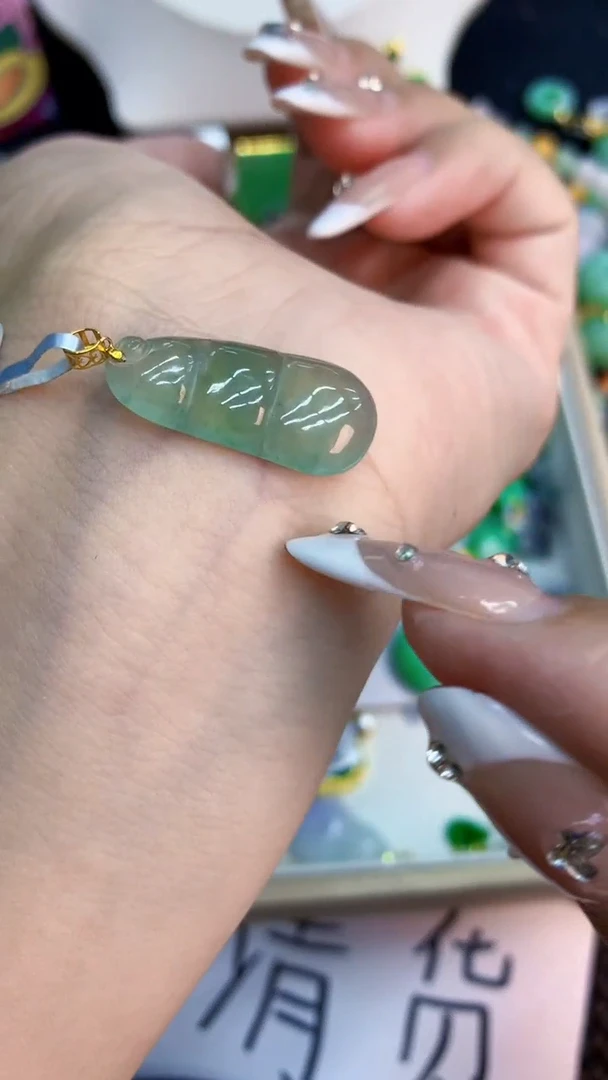 翡翠18K金镶嵌吊坠(不含链)1