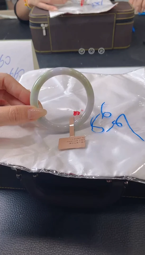 【闪购商品】翡翠手镯未镶嵌手镯