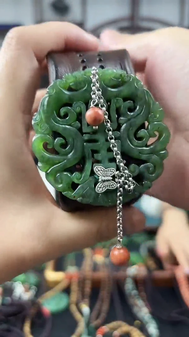 颈饰未镶嵌和田玉万寿牌手牌