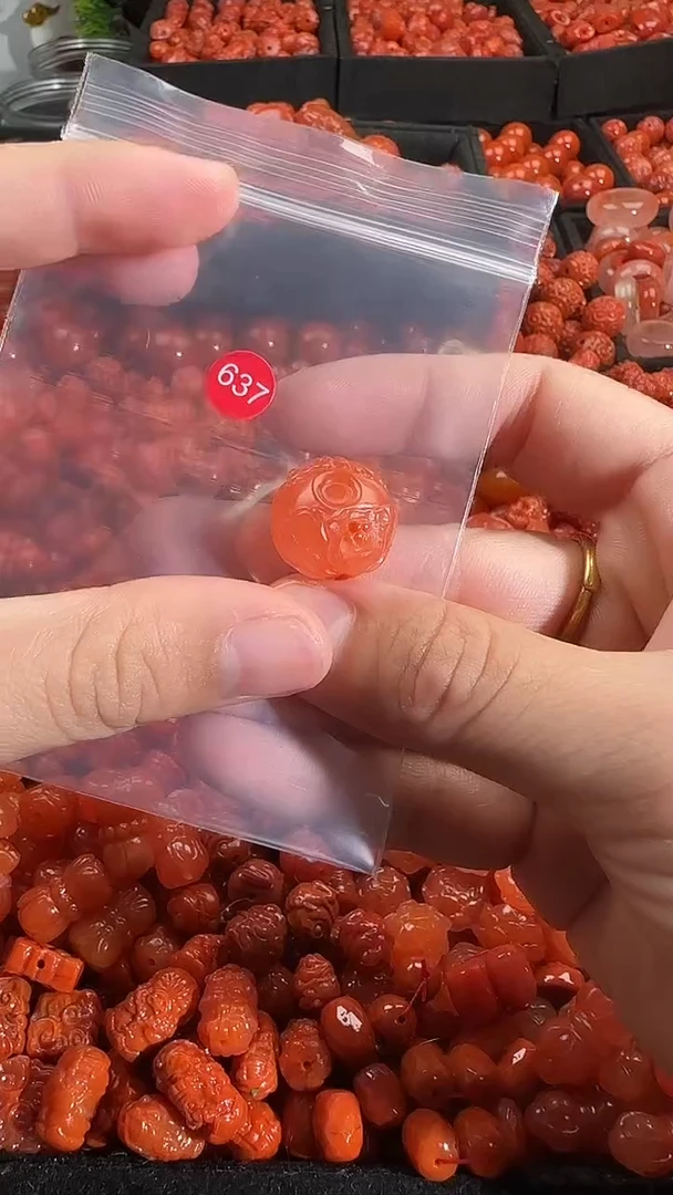 颈饰未镶嵌南红玛瑙1