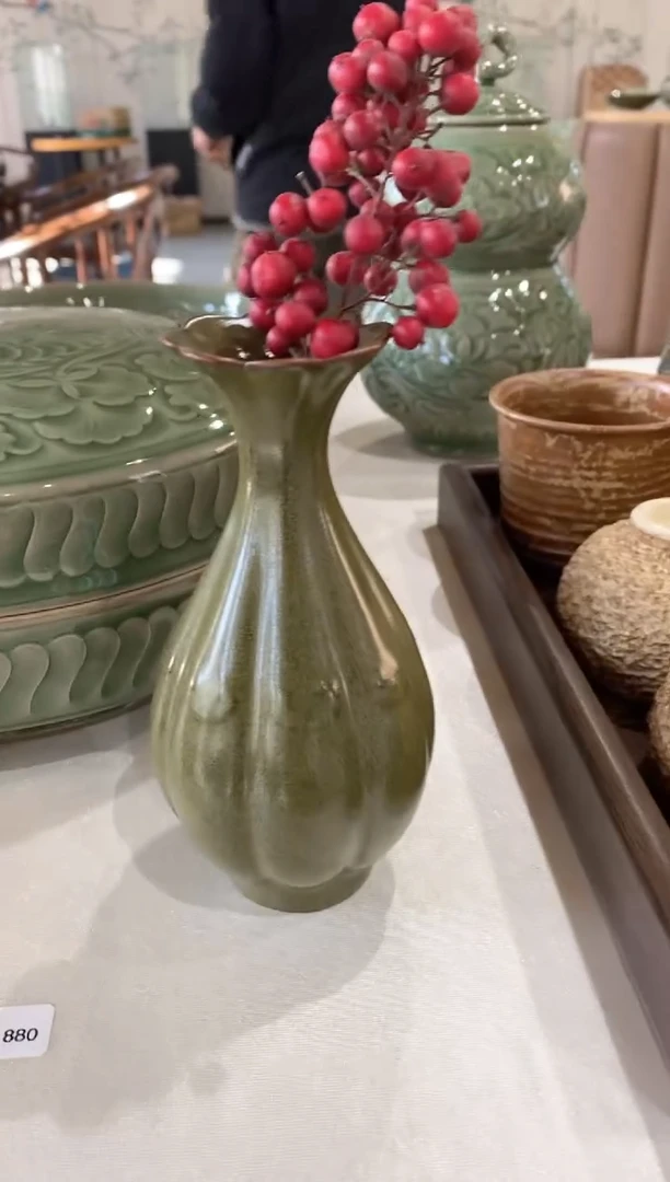 特价 茶叶末釉瓜楞瓶 一个