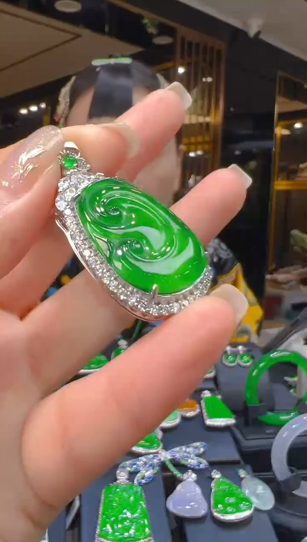 吊坠(赠链)银S925镶嵌翡翠107（多样性发其一）