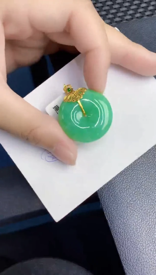 翡翠18K金镶嵌颈饰0000000000