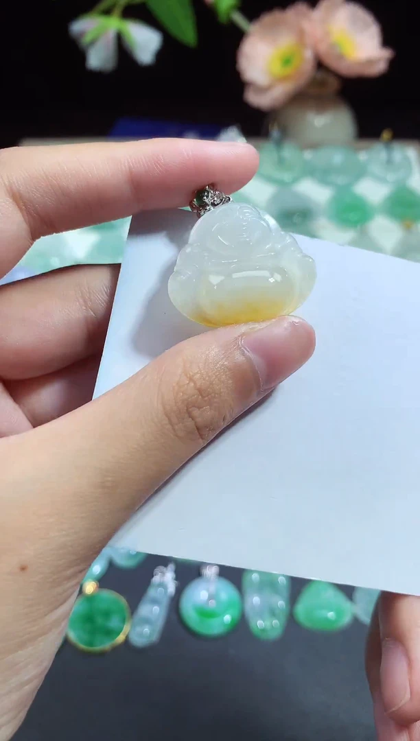翡翠未镶嵌颈饰佛公